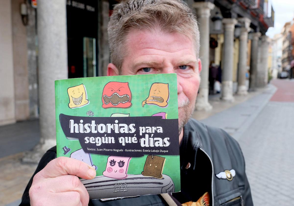 Juan Pizarro Nogués, con su obra 'Historias para según qué días'.