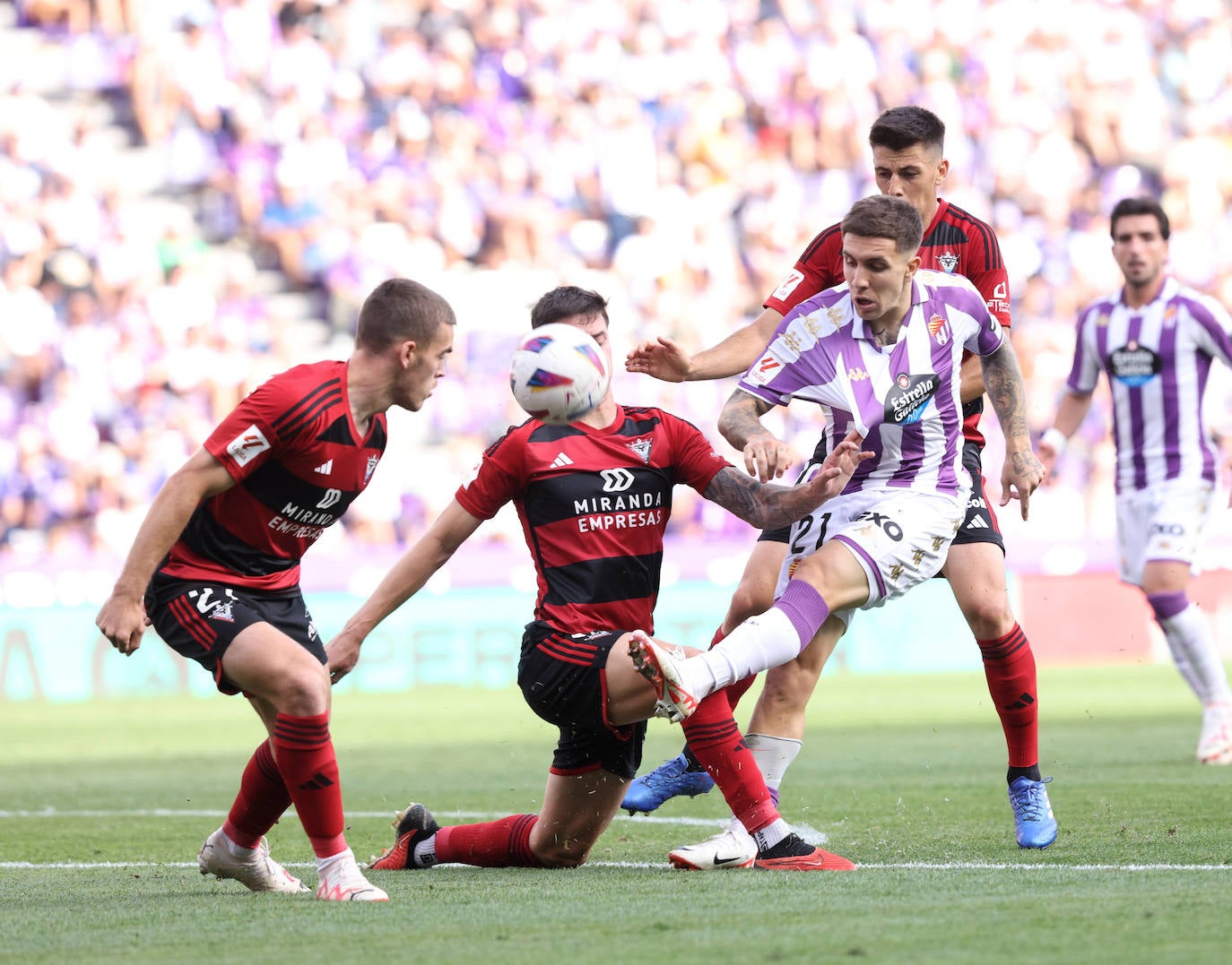 Las imágenes del partido entre el Real Valladolid y el Mirandés en Zorrilla (1/2)