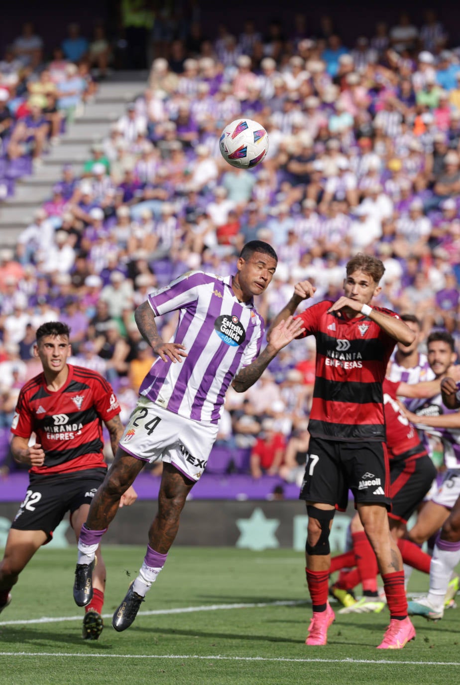 Las imágenes del partido entre el Real Valladolid y el Mirandés en Zorrilla (2/2)