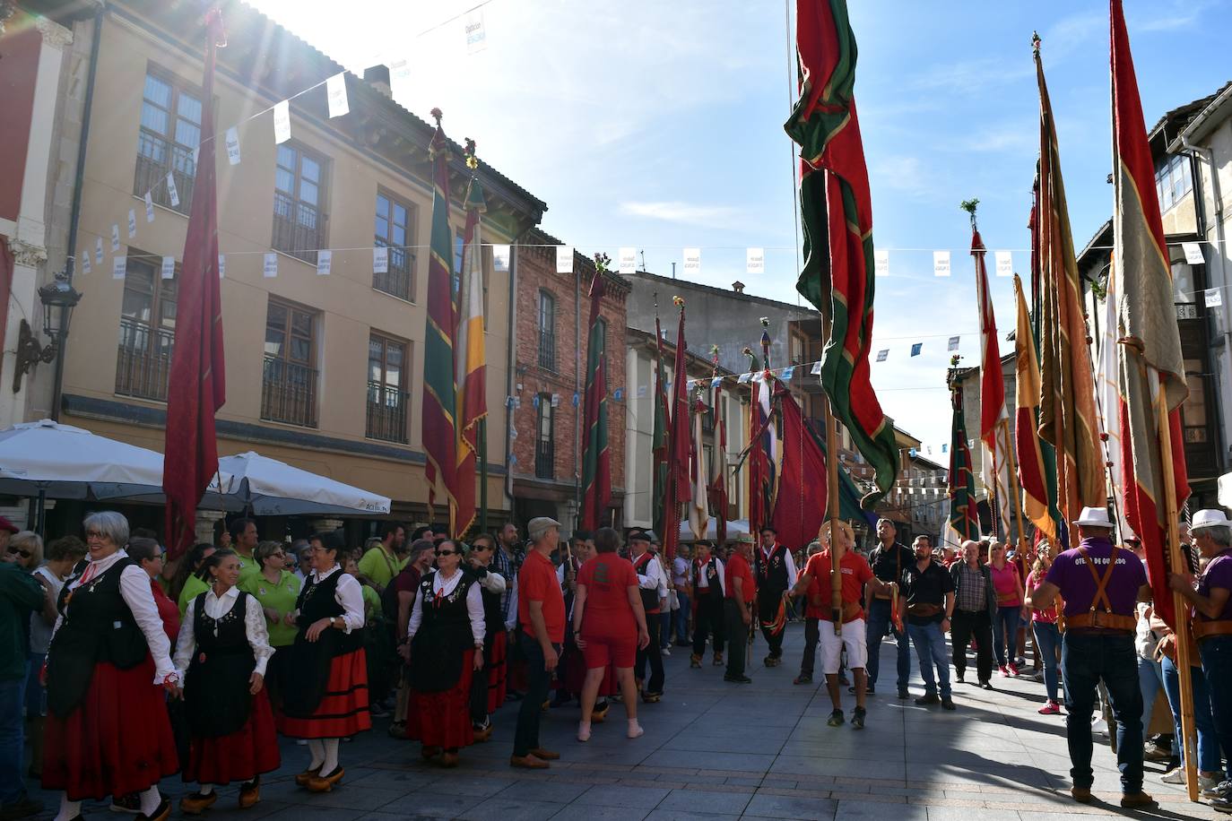 Cervera se tiñe de tradiciones en el Día de la Provincia