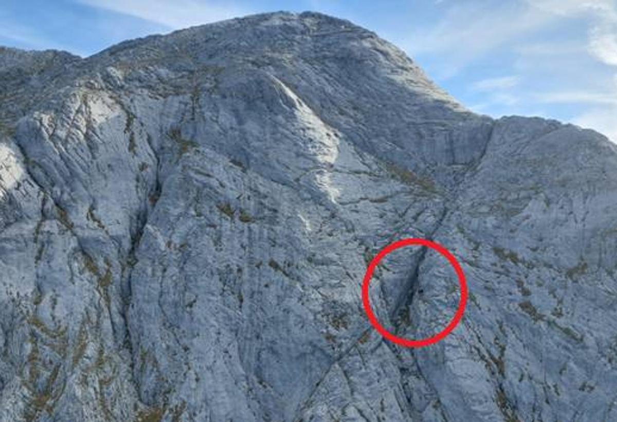 Lugar en el que quedó enriscado el montañero visto desde el helicóptero del Grupo de Rescate de Castilla y León.