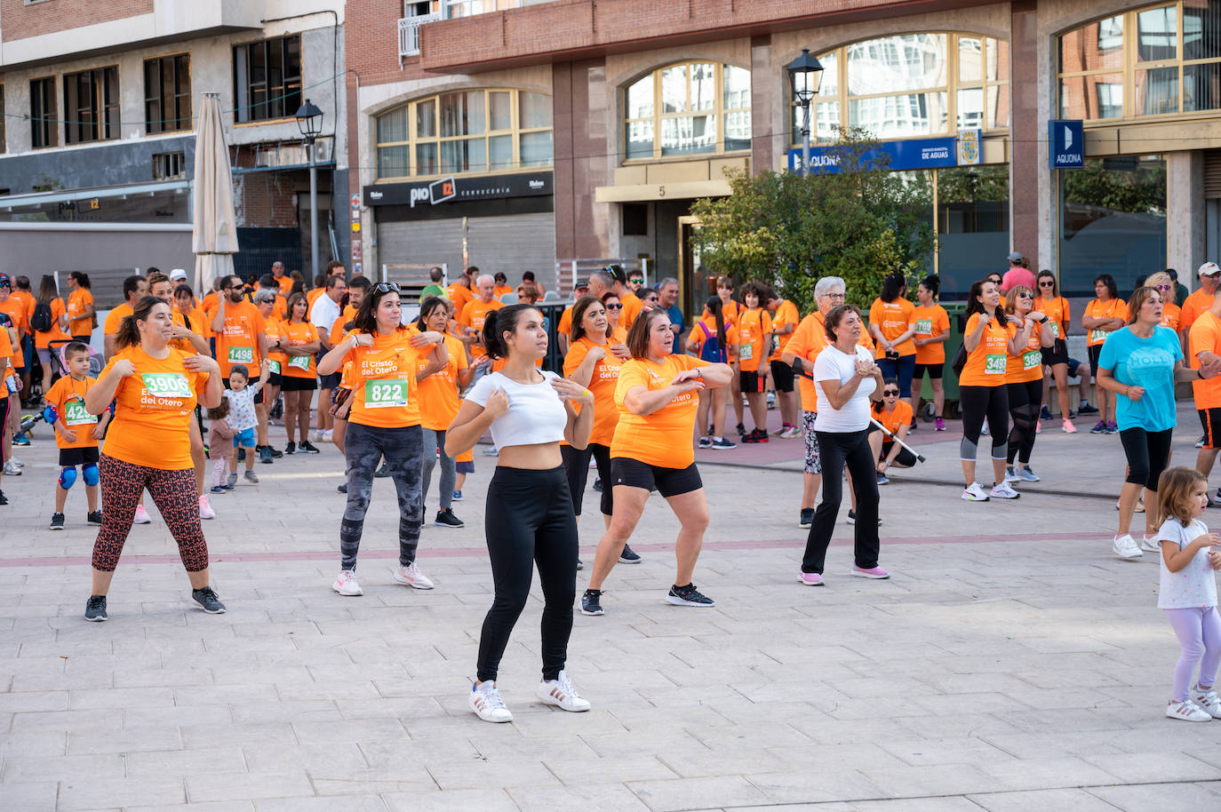 Palencia se tiñe de naranja contra el cáncer