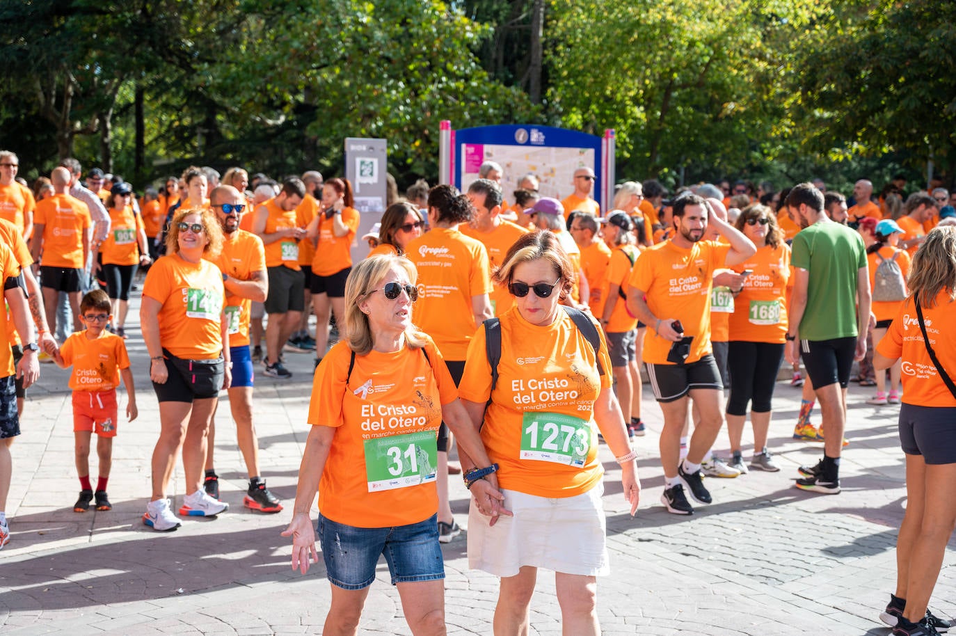 Palencia se tiñe de naranja contra el cáncer