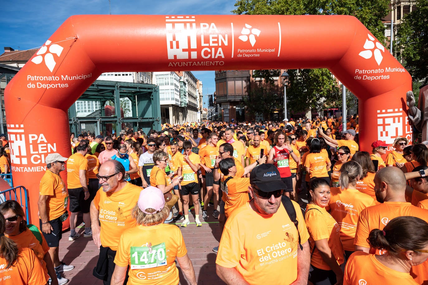 Palencia se tiñe de naranja contra el cáncer