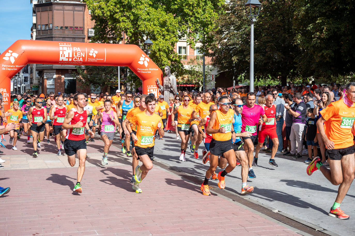 Palencia se tiñe de naranja contra el cáncer