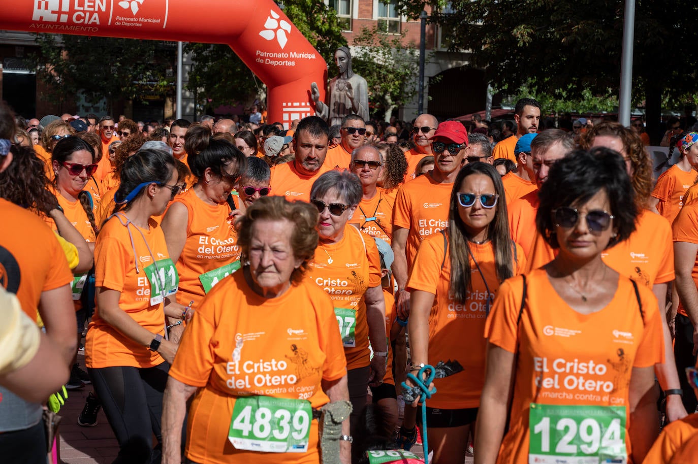 Palencia se tiñe de naranja contra el cáncer