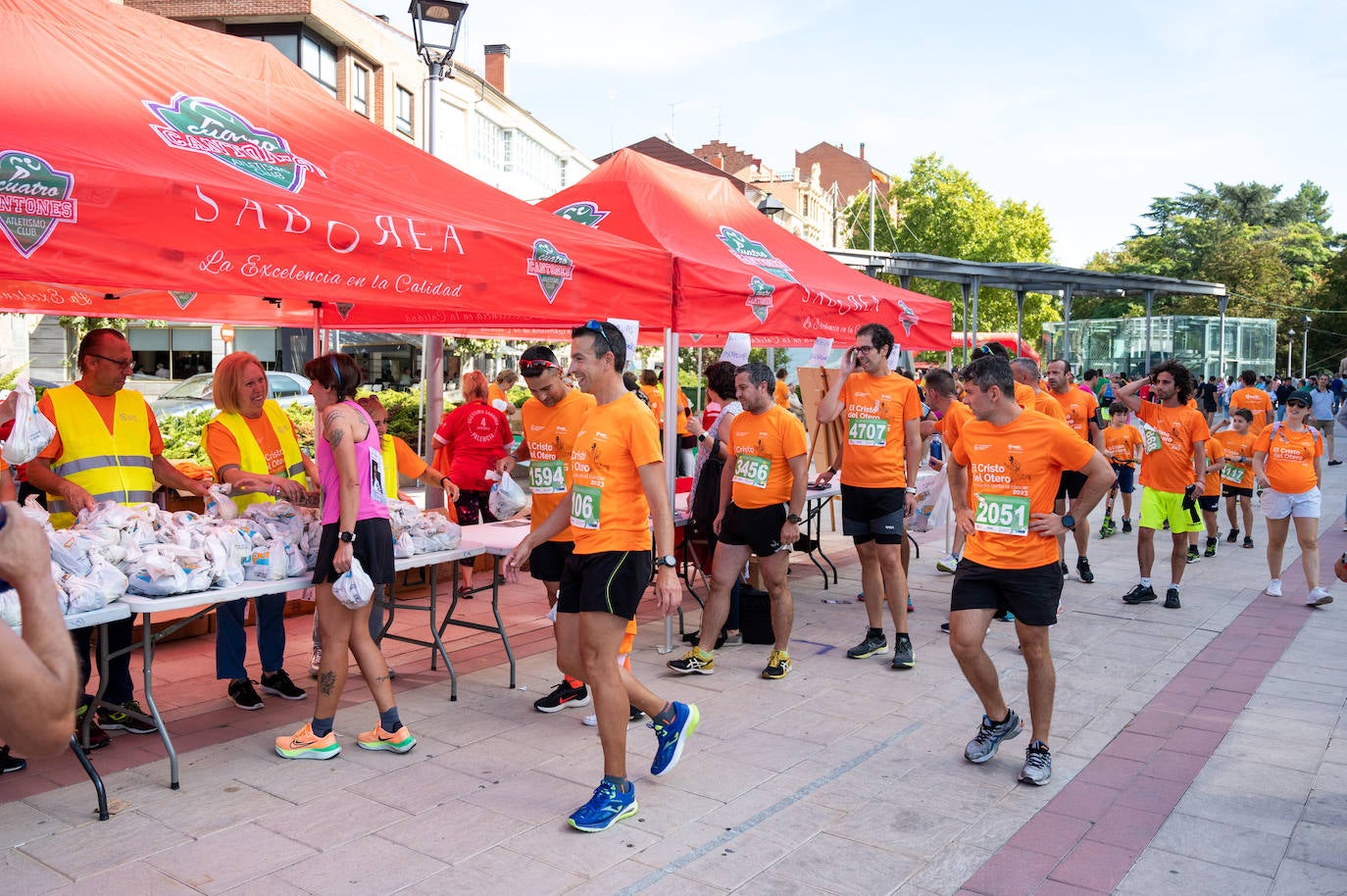 Palencia se tiñe de naranja contra el cáncer