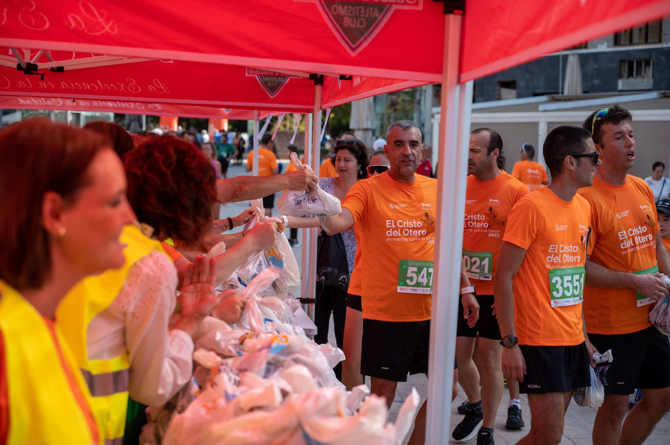 Palencia se tiñe de naranja contra el cáncer