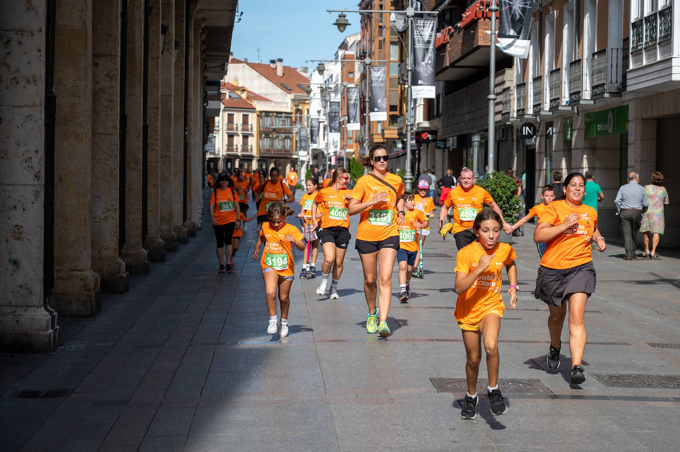 Palencia se tiñe de naranja contra el cáncer