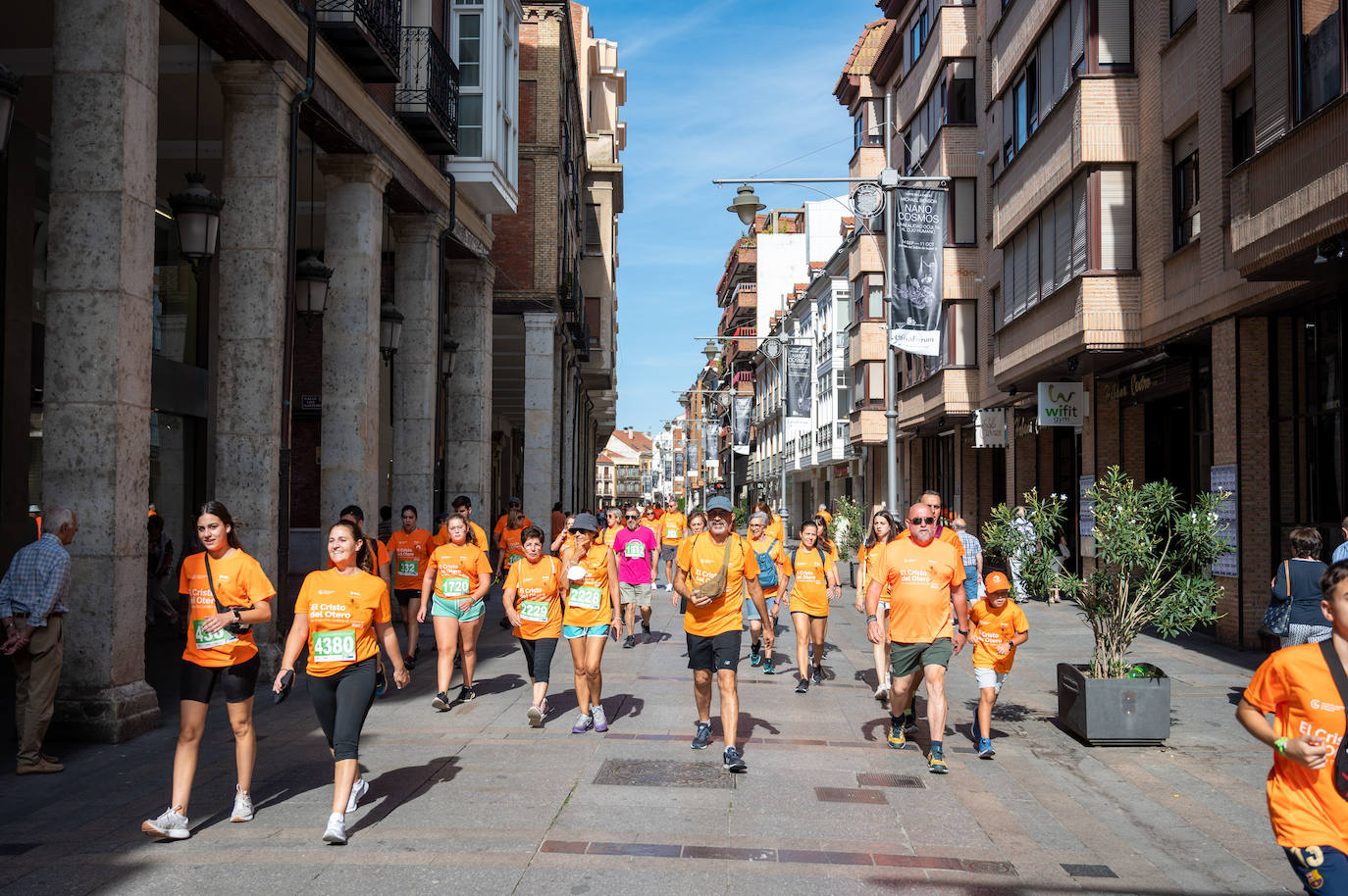 Palencia se tiñe de naranja contra el cáncer