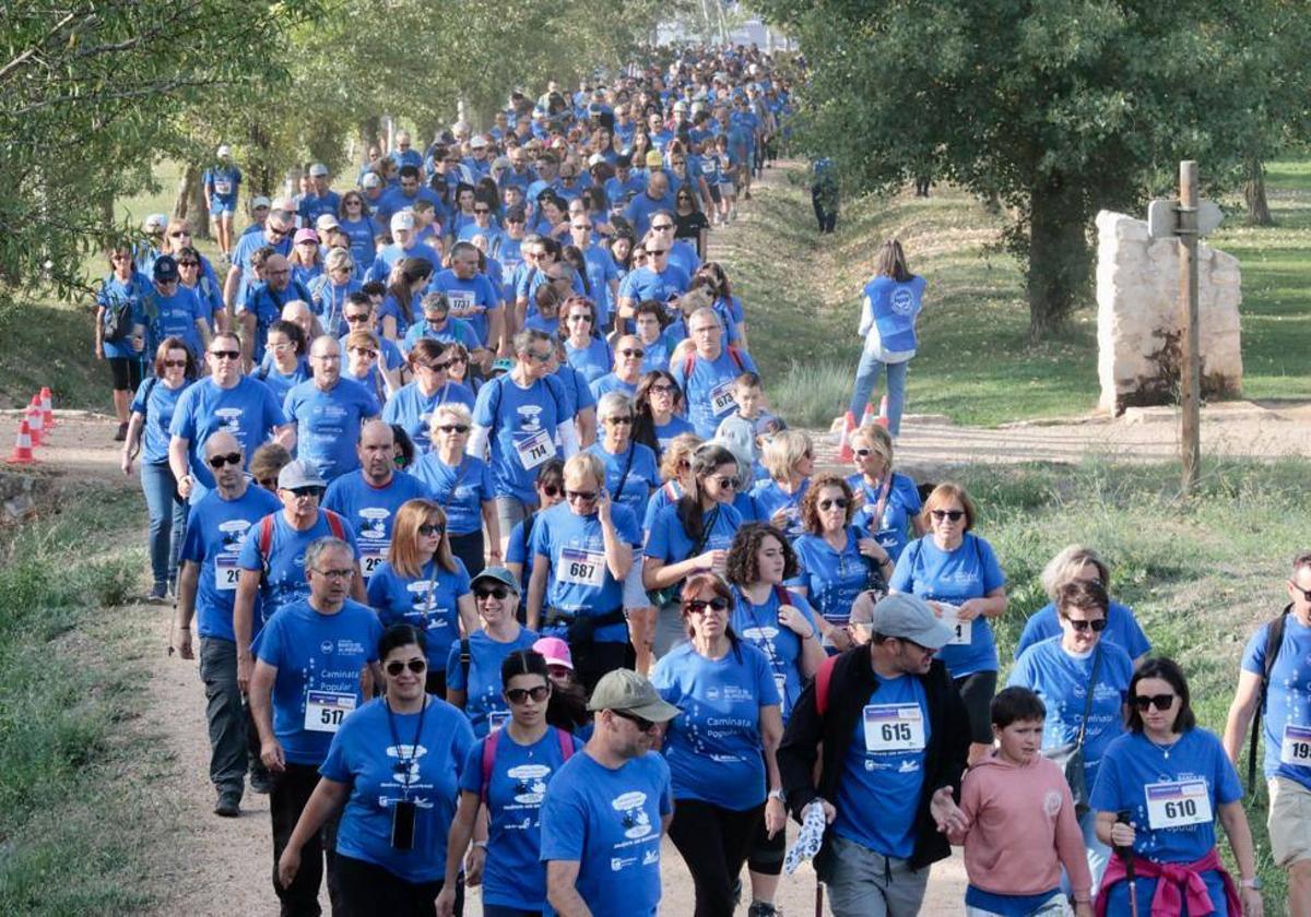 La marea azul del Banco de Alimentos se adentra en el Parque de las Contiendas.