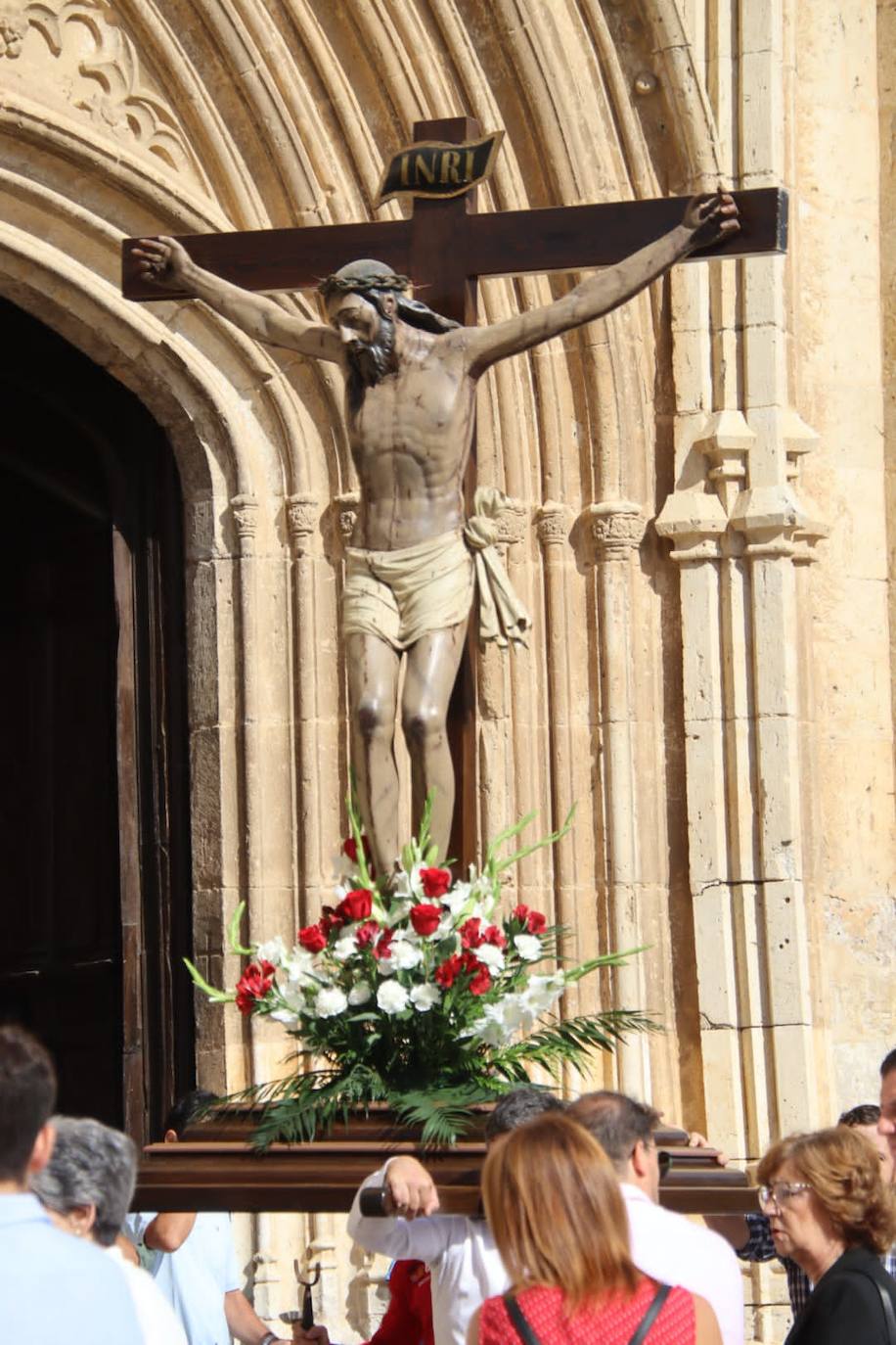 El Cristo de las Puertas recorre las calles de Medina de Rioseco