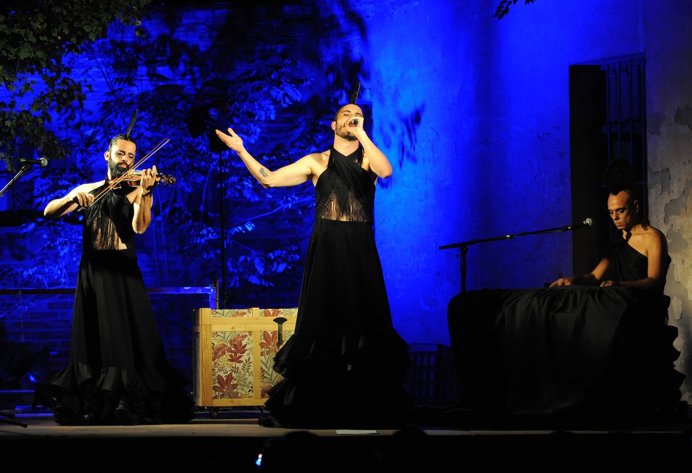 Así fue la actuación de El Trío Caracol en el Patio Corsario de Girón