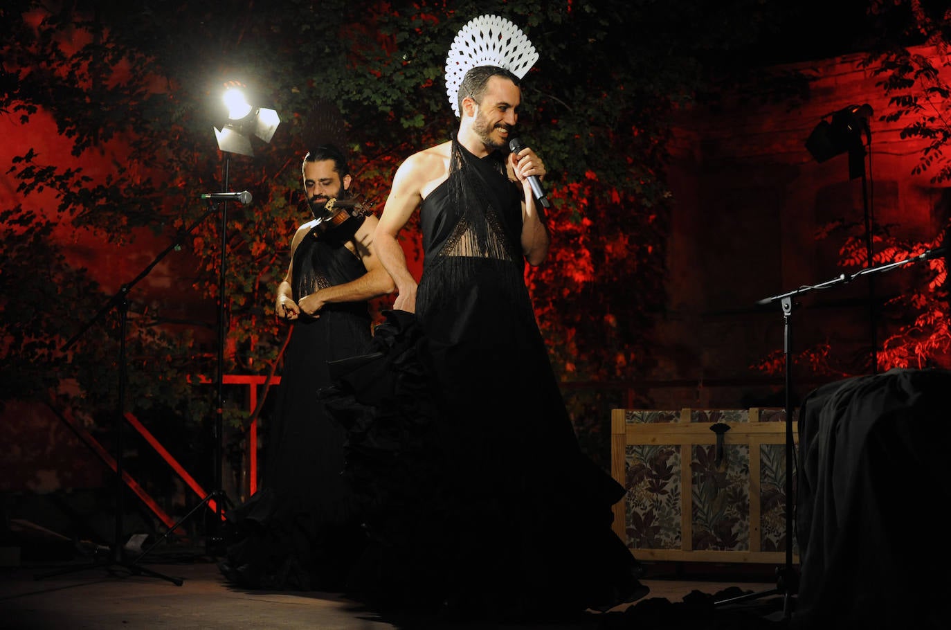 Así fue la actuación de El Trío Caracol en el Patio Corsario de Girón