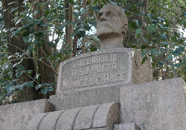 Busto dedicado a Gaspar Núñez de Arce en el Campo Grande.