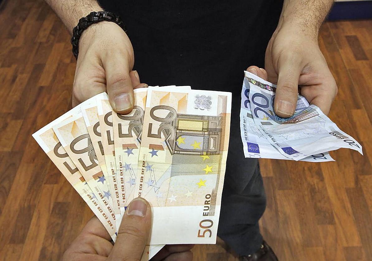 Le juzgan por amenazar a un hombre con contar a su familia unos servicios sexuales