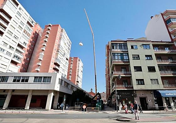 Instalación de las estructuras de los paneles fotovoltaicos en la mañana de hoy.