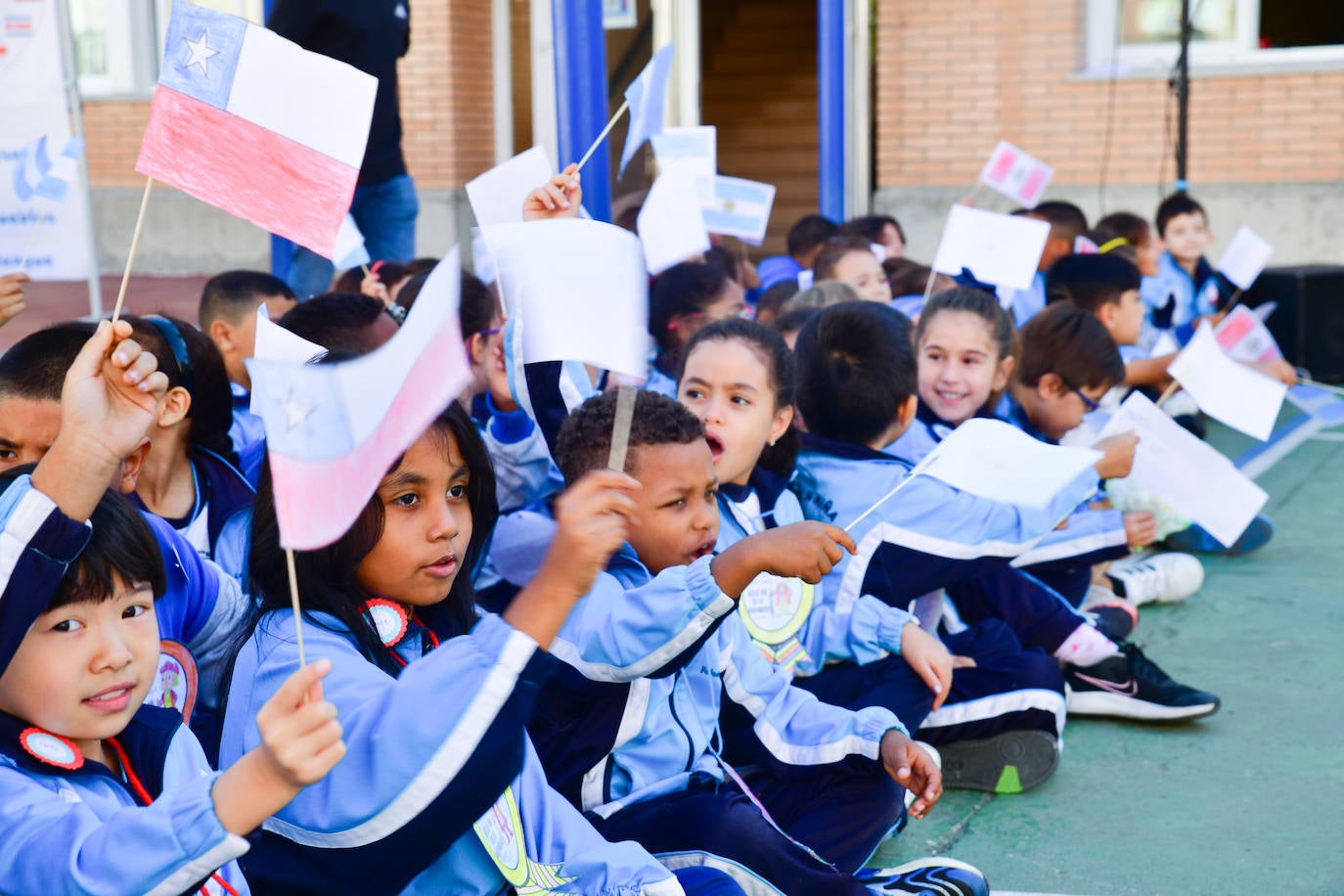 Las imágenes de la celebración de la Hispanidad en el colegio Virgen Niña