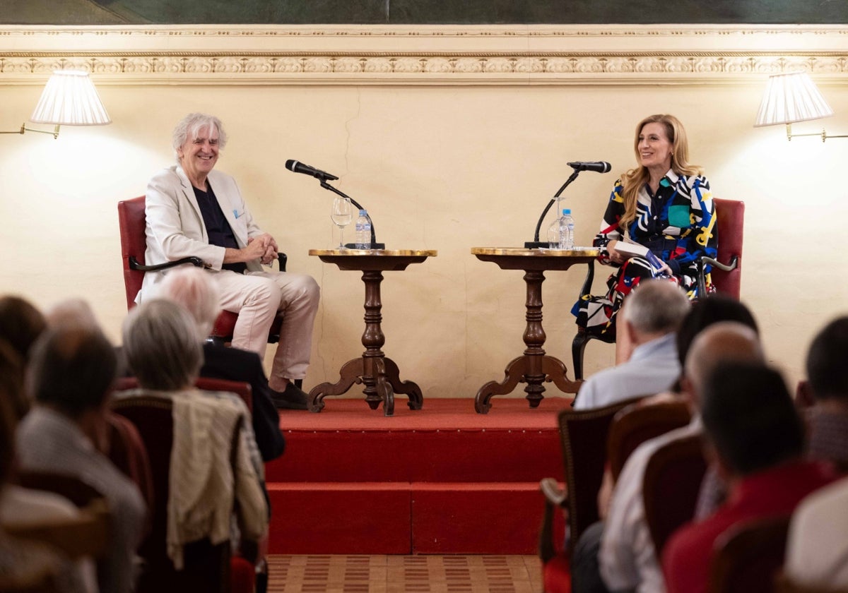 Juan Luis Arsuaga y Mar Sancho durante un momento de la presentación de 'Nuestro cuerpo' en el Círculo de Recreo