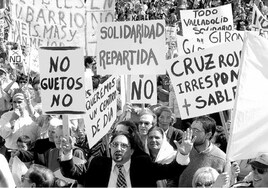 Manifestación de 23 de marzo de 2002 contra el centro polivalente de Cruz Roja proyectado en el barrio Girón.
