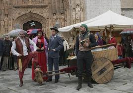 Ruta teatralizada de 'El hereje' por actores de la compañía Azar Teatro.