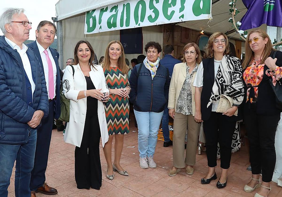 Armisén, segunda por la derecha, hoy en Brañosera.