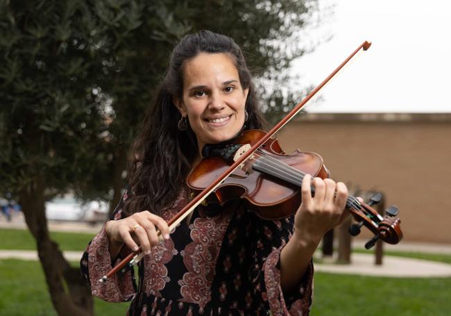 Águeda Sastre ha musicalizado la historia de San Miguel del Pino y organiza visitas guiadas