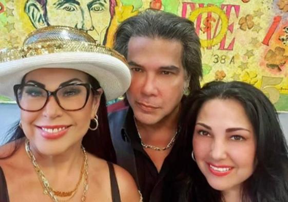 Juan José Rodríguez 'El Puma Jr con las hijas del cantante venezolano, Liliana Rodríguez Morillo y Lilibeth Morillo.