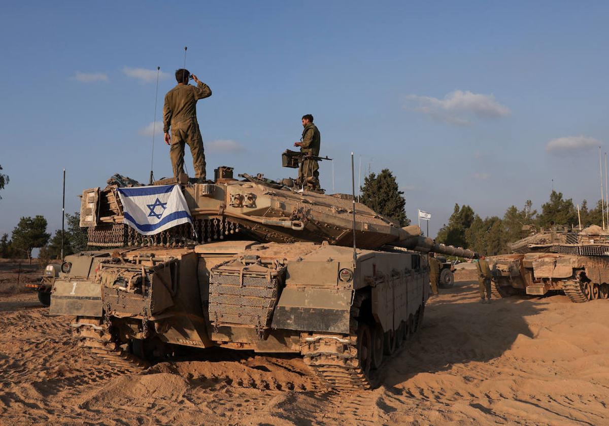 Tanques israelíes en el sur del país.