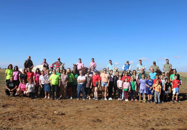 Foto de familia de los participantes en la ruta.