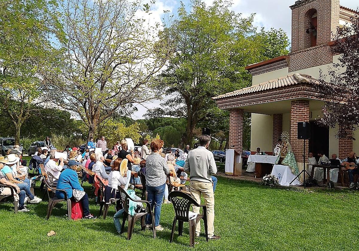 Participantes en el encuentro durante la eucaristía.