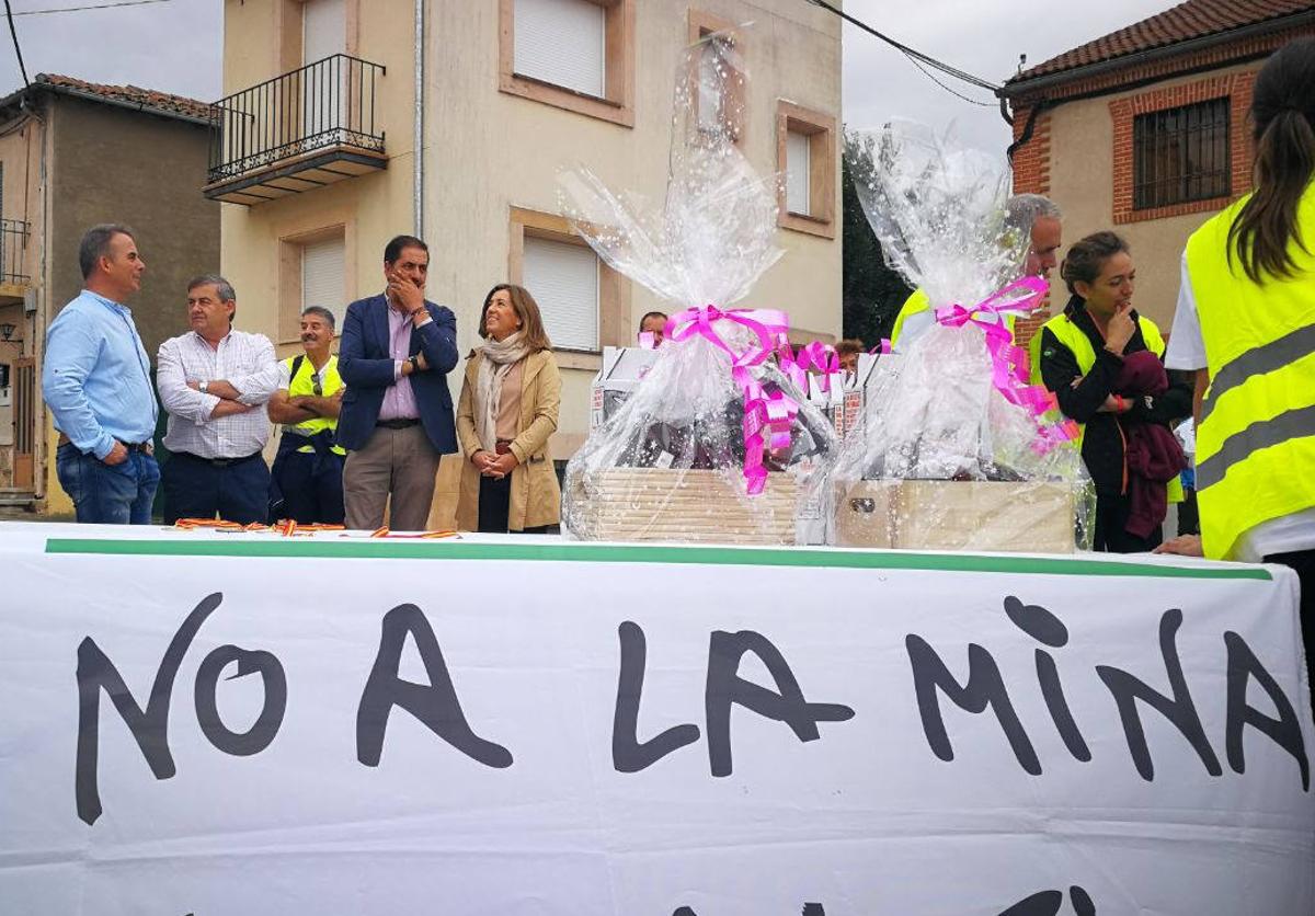 Los diputados provinciales, durante el acto.