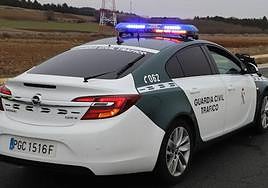 Arde una patrulla de la Guardia Civil de Tráfico en Soria
