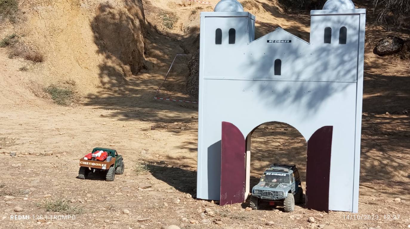 La quedada de aficionados a los coches de radiocontrol de Cigales, en imágenes (2/2)