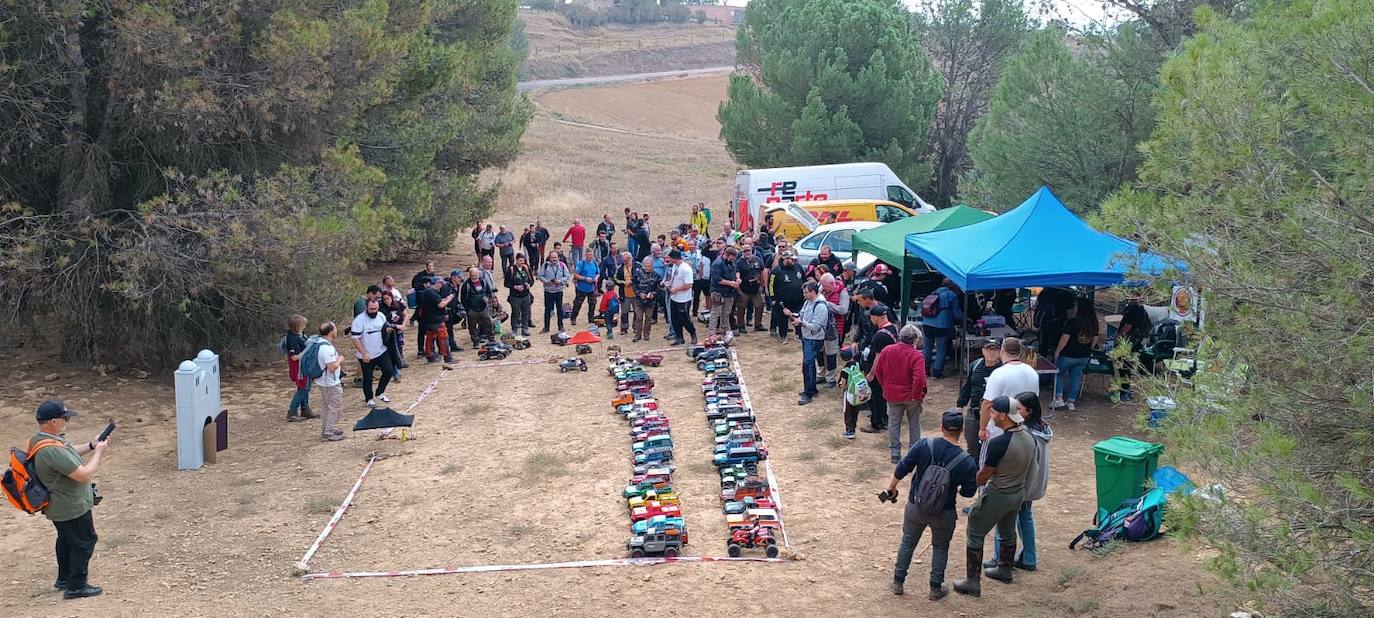 La quedada de aficionados a los coches de radiocontrol de Cigales, en imágenes (2/2)