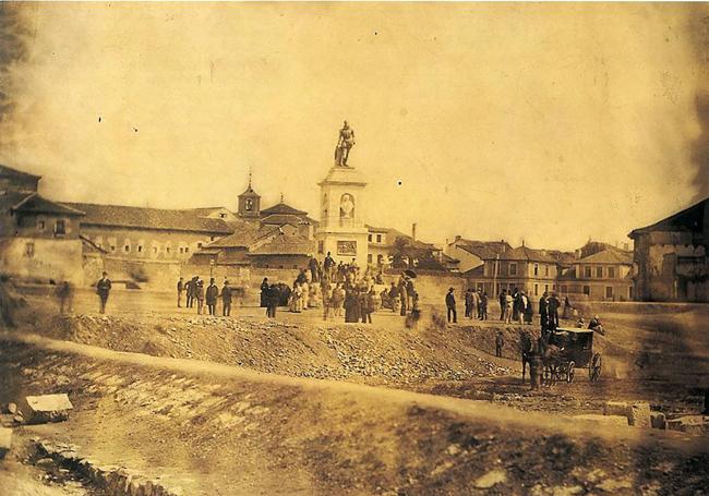 Inauguración de la estatua de Cervantes, en la zona del Rastro, en el año 1877.