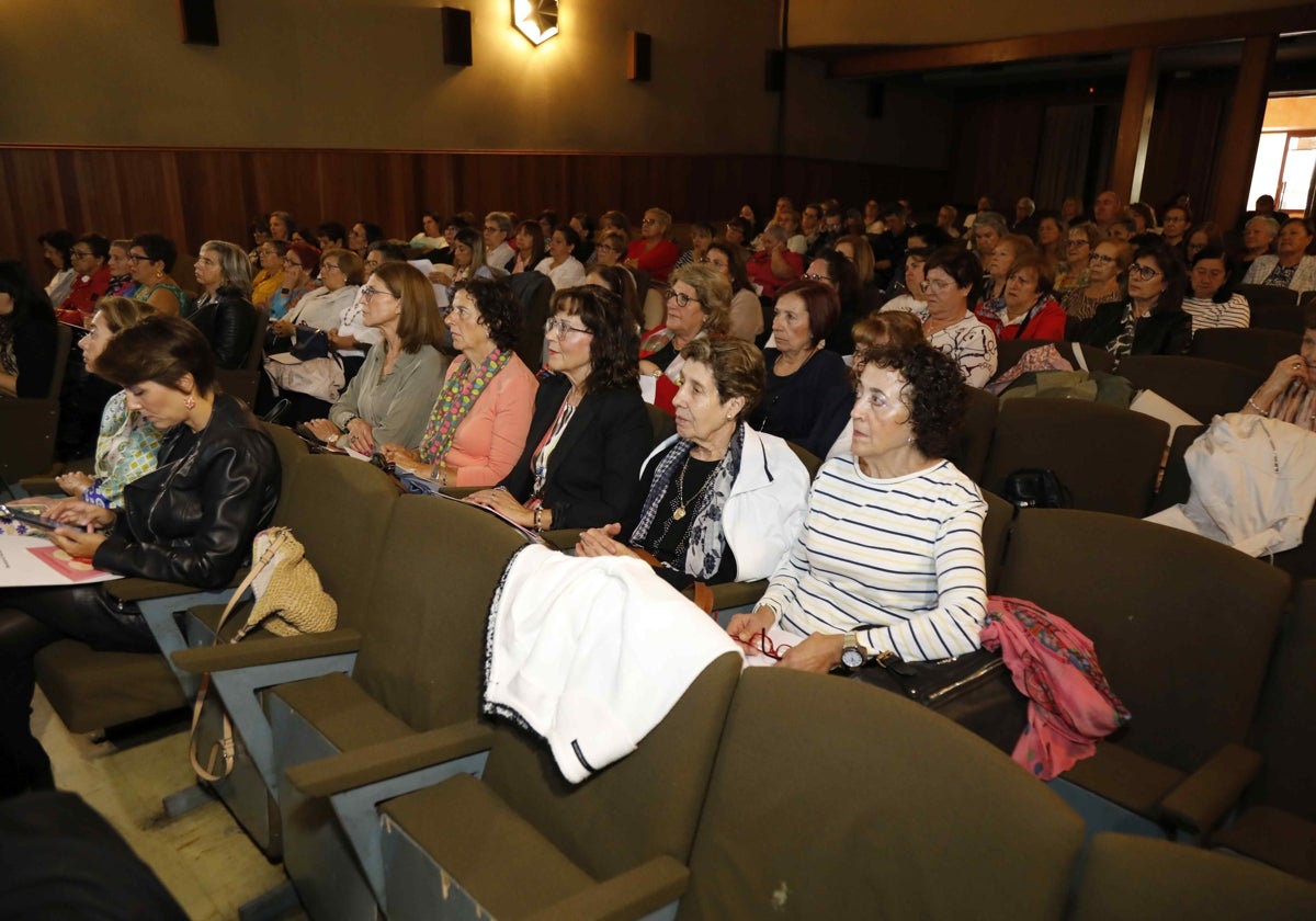 Representantes de las asociaciones de mujeres de la provincia asistentes a la celebración del Día Internacional de la Mujer Rural.