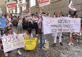 Trabajadoras de las aulas de la Diputación, en una de sus últimas concentraciones.