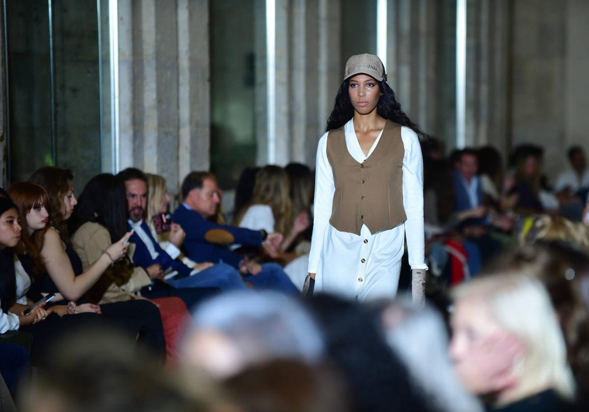 El desfile MoVa celebrado en el Patio Herreriano, en imágenes