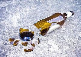 A juicio por agredirse con un botellín en la cabeza y morderse por una cerveza