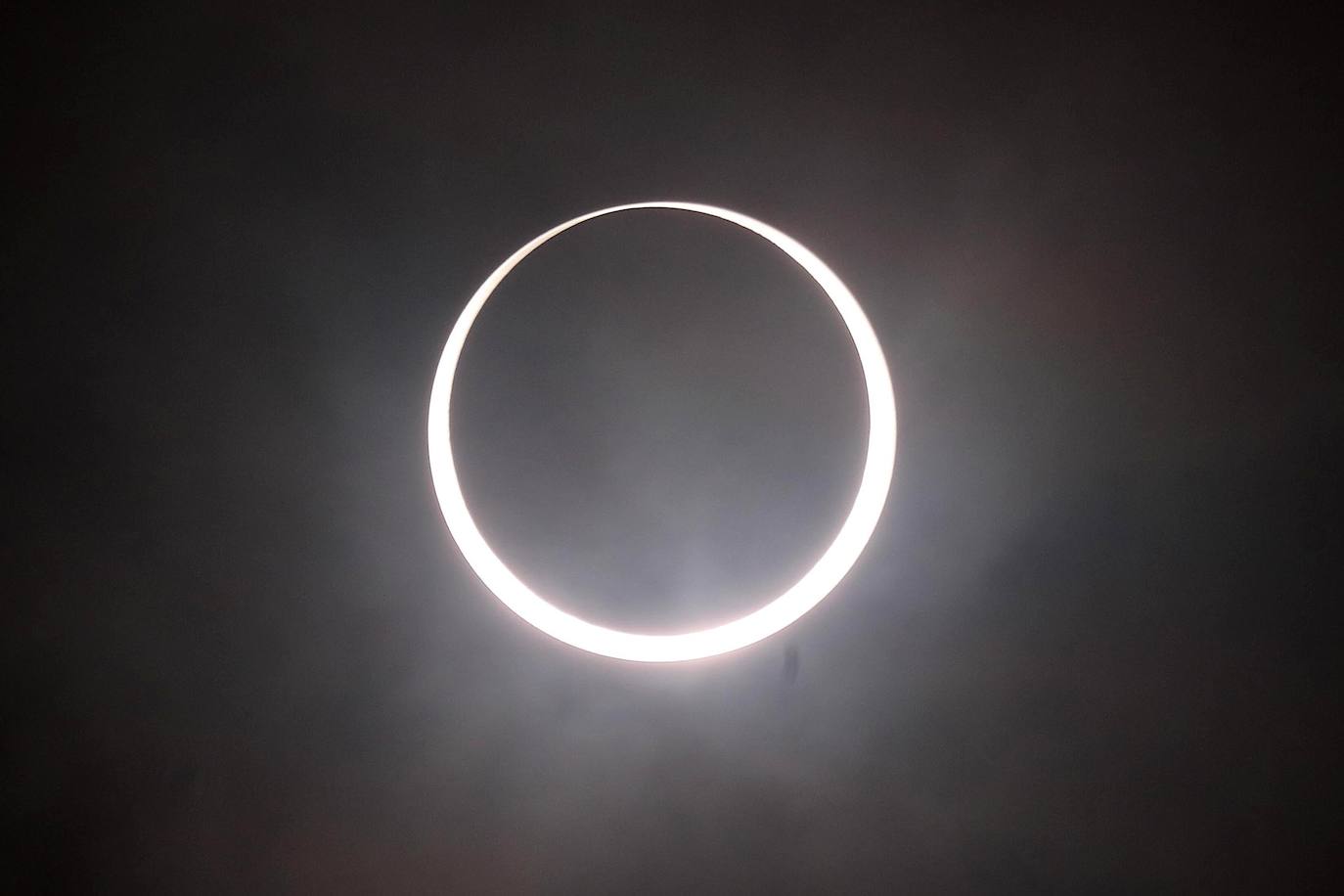 Eclipse solar visto desde el cielo de Costa Rica.