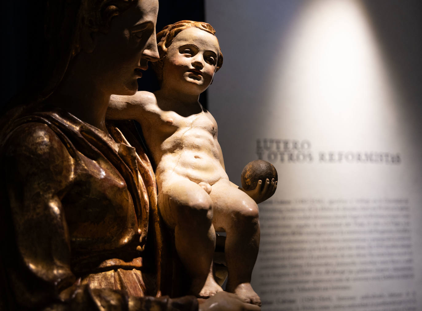 La exposición &#039;El fuego de la conciencia&#039;, conmemora en las Cortes los 25 años de &#039;El hereje&#039;