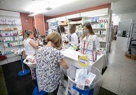 Venta de medicamentos en una farmacia de Valladolid.