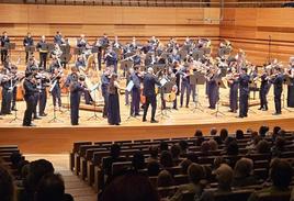 Concierto de la JONDE, con Gordan Nikolic dirigiendo desde el violín.