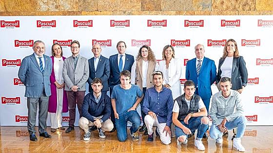 Pascual concede 14 becas a los hijos de sus agricultores para «asegurar el relevo generacional»