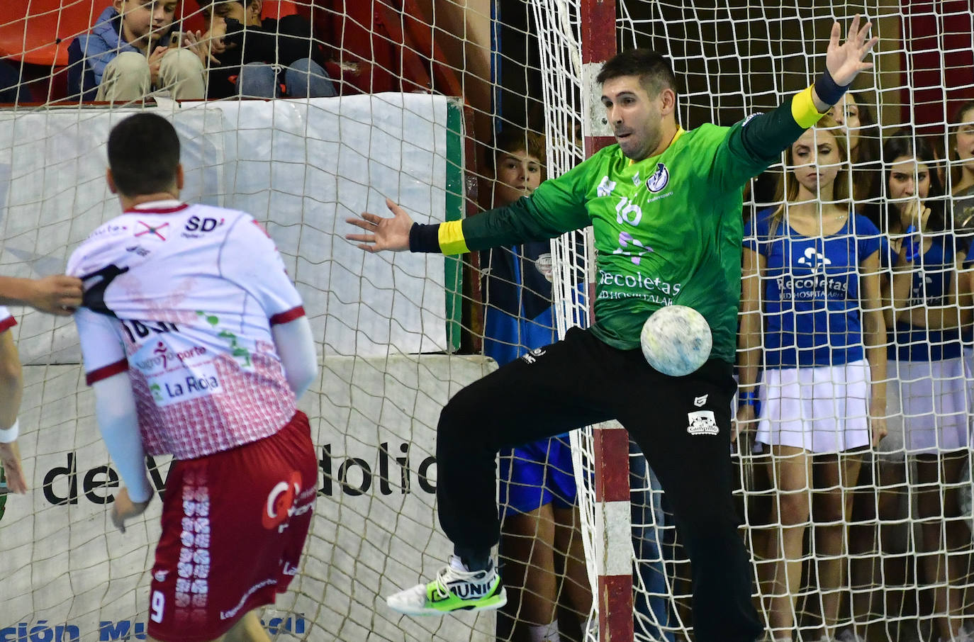 El partido entre el Recoletas y el Logroño, en imágenes