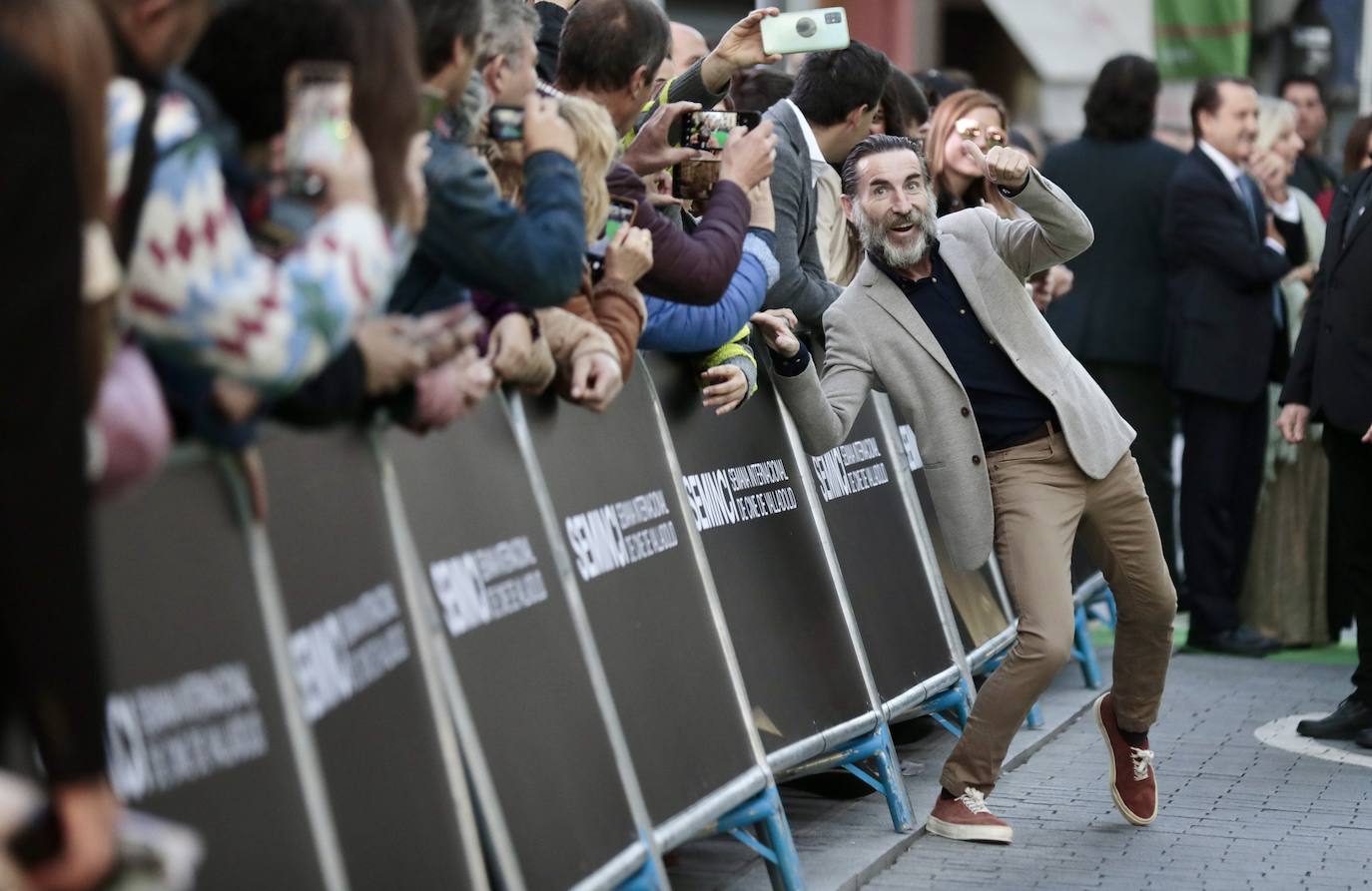 El actor Antonio de la Torre posa para los fans