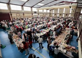 Asistentes y visitantes al encuentro de encajeras de Valladolid.