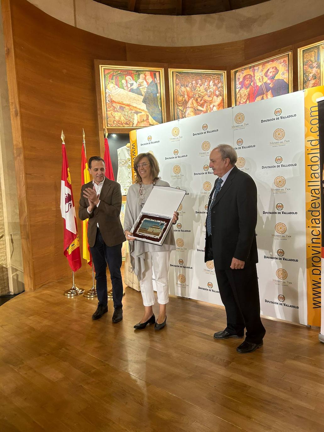 Ángeles Armisén, presidenta de la Diputación de Palencia, recoge la Lenteja de Oro