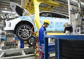 Ensamblaje final de automóviles en la principal fábrica de BYD, en Shenzhen.